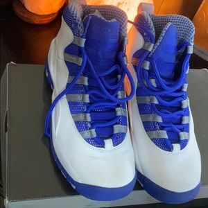 Royal blue 10’s (comes with box)
